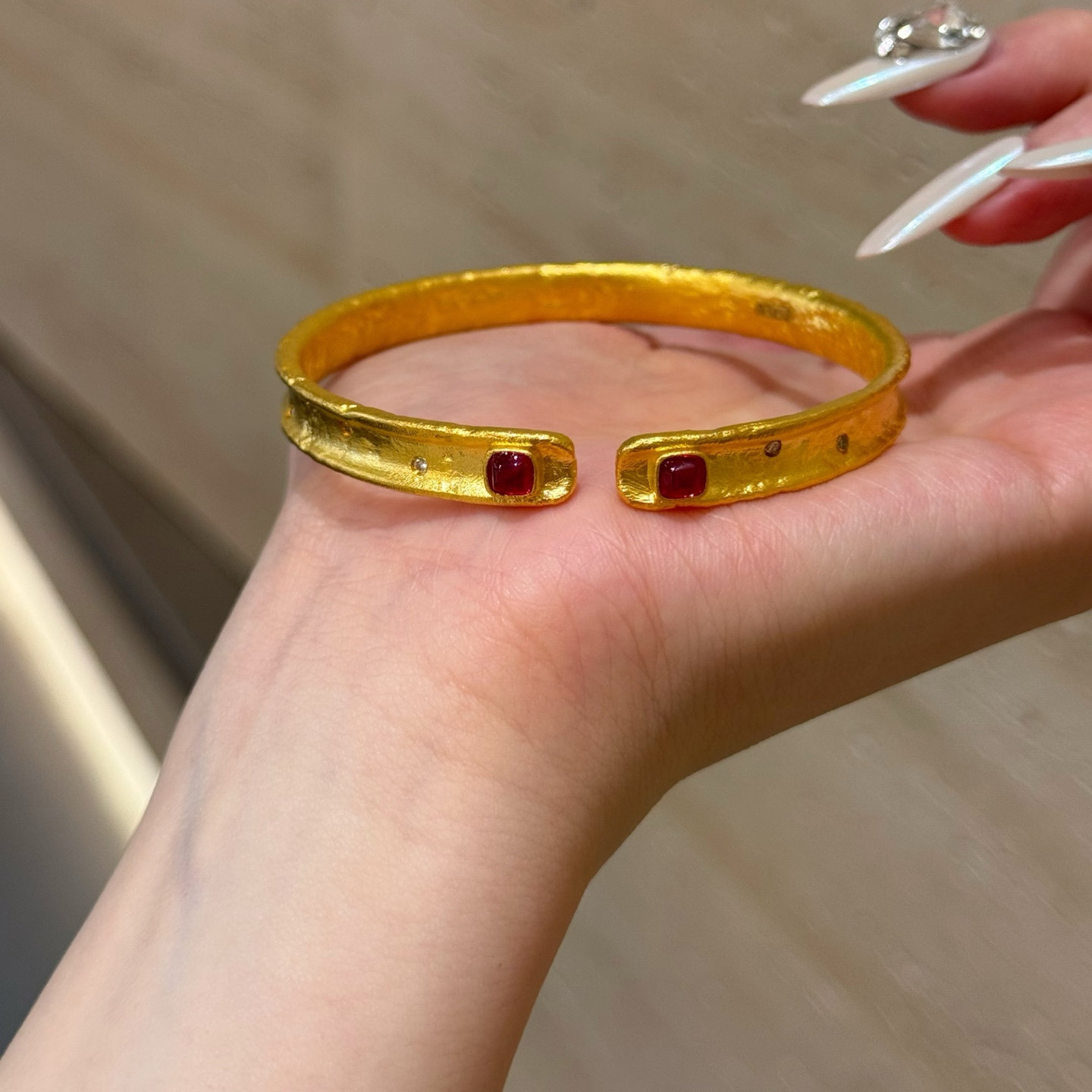 古法黄金镶嵌手镯女士玛瑙莫桑开口镯足金999不分圈口均可佩戴