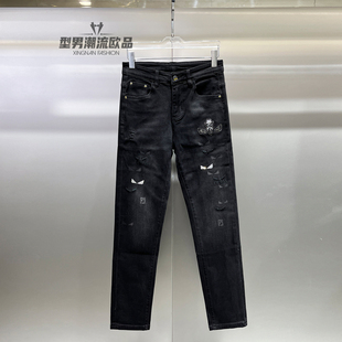 2026欧洲站潮牌刺绣破洞牛仔裤男修身小脚长裤男黑色帅气潮流裤子