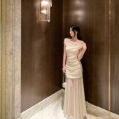 肌理感压褶工艺斜肩连衣裙拼接薄纱修身 Tongse 月光漫纱 长裙