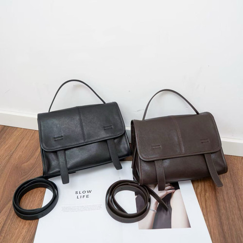 极简头层植鞣羊皮通勤信使包