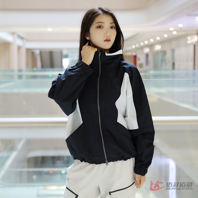 UA安德玛女外套褶皱梭织运动茄克