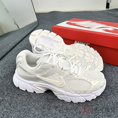 Nike耐克女子网面厚底增高运动鞋