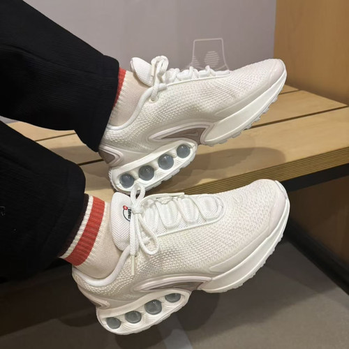 Nike耐克女子气垫轻便缓震运动鞋