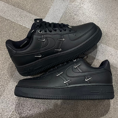 Nike耐克女子AF1金属小勾板鞋