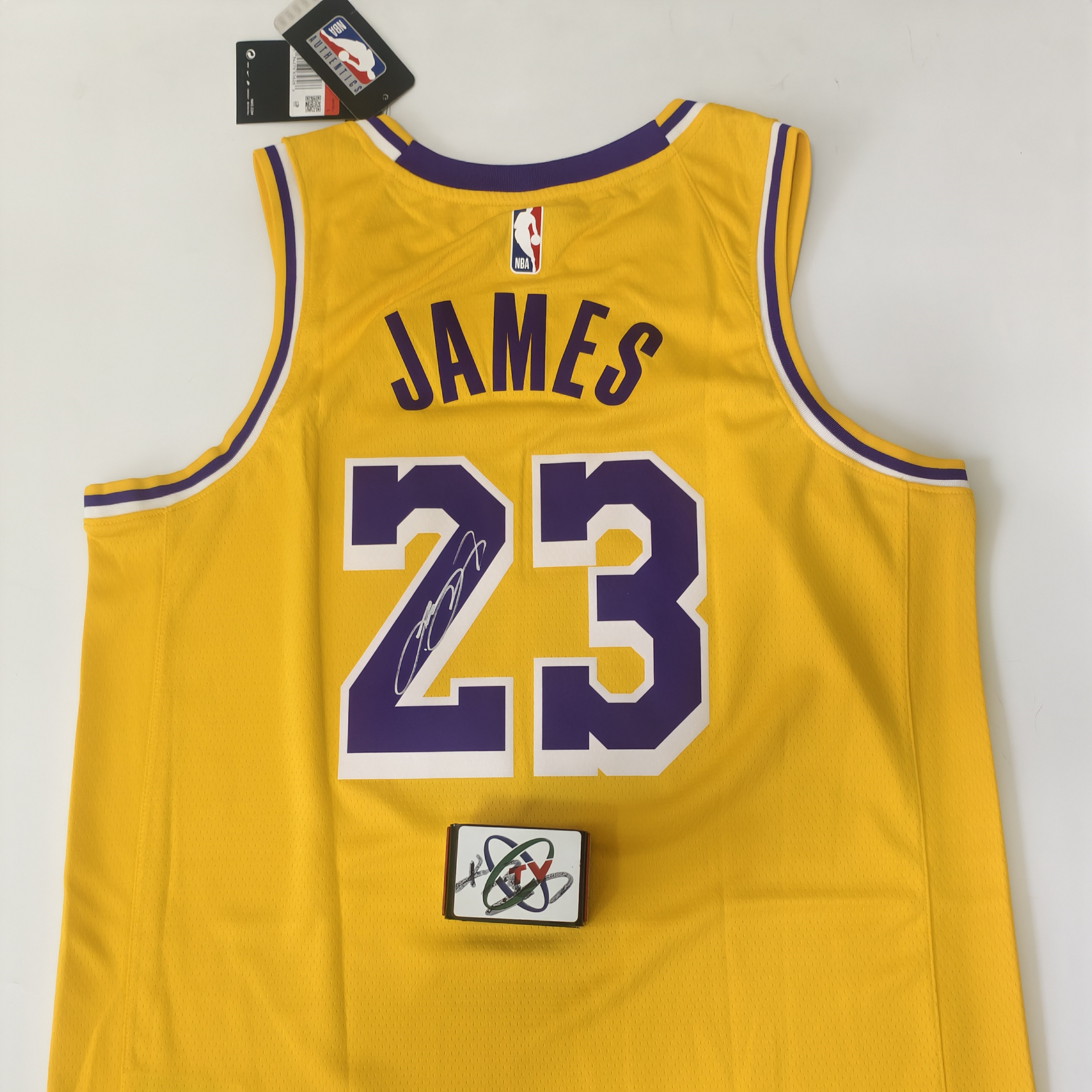 NBA洛杉矶湖人勒布朗詹姆斯JAMES 2020年夺冠亲笔签名球迷版球衣