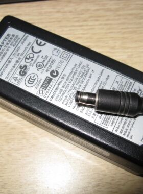 【则天电脑】※全新三星19V 3.16A 65W充电器电源，圆口带针