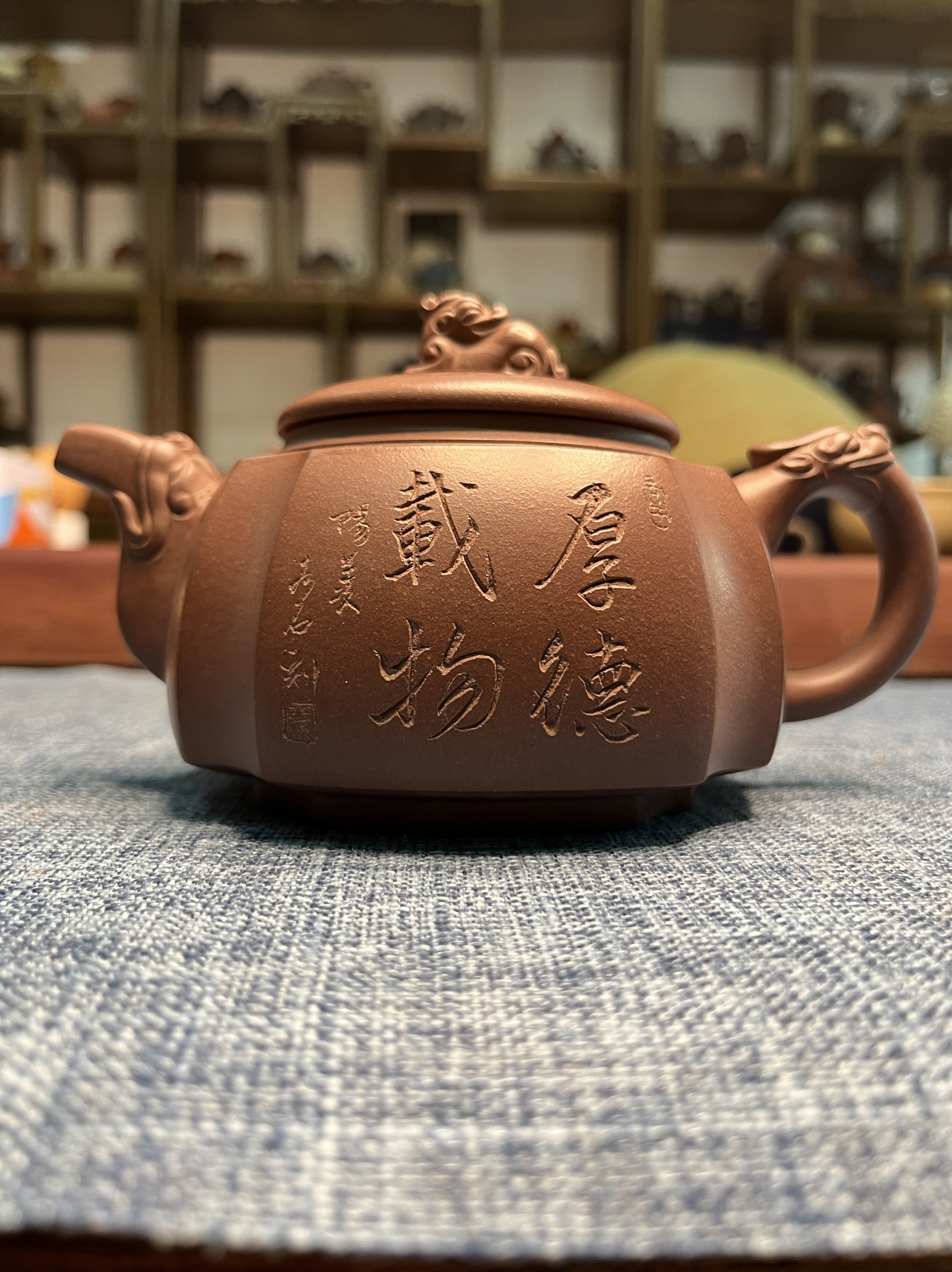 宜兴紫砂壶老紫泥混方壶全工刻绘紫砂壶兽钮壶龙嘴龙把壶350cc壶