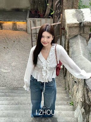 欧洲站小众设计师款2026早春新款法式蕾丝拼接系带长袖衬衫女