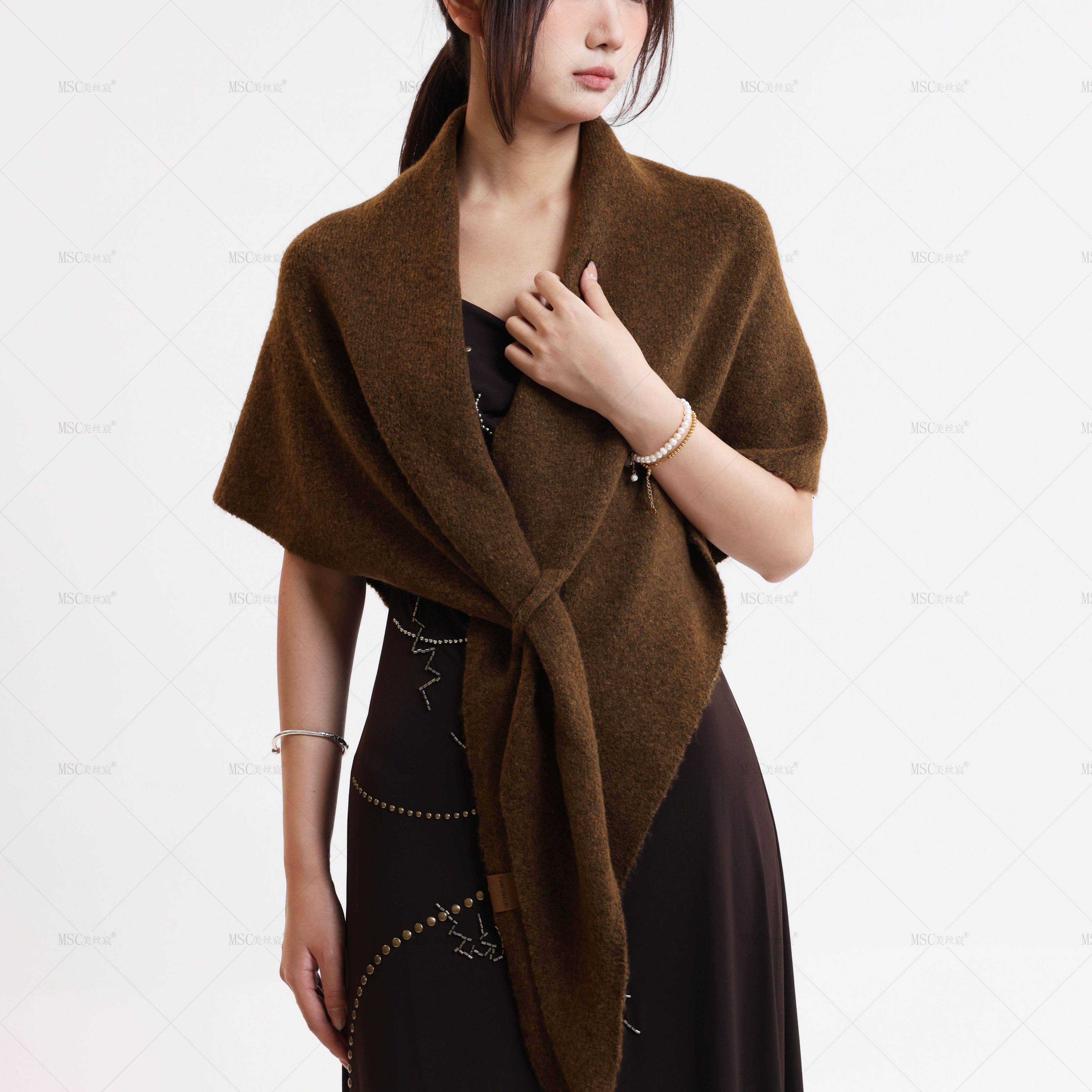 美丝宸【落日余晖】高级感三角羊毛披肩秋冬护颈围脖保暖气质护肩
