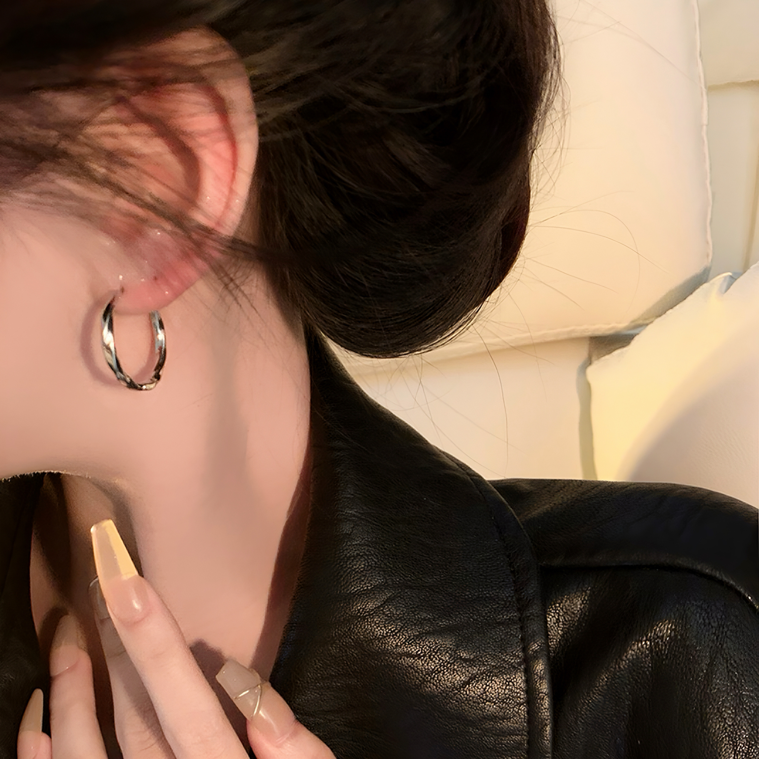 网红轻奢小众扭曲素圈耳环女百搭气质冷淡风简约耳圈耳钉耳饰上班