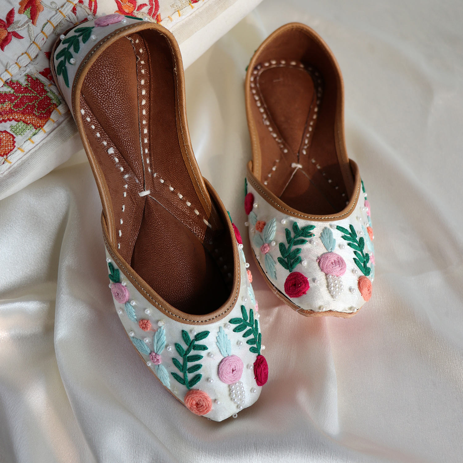 白娟纨I印度手工刺绣浅口单鞋