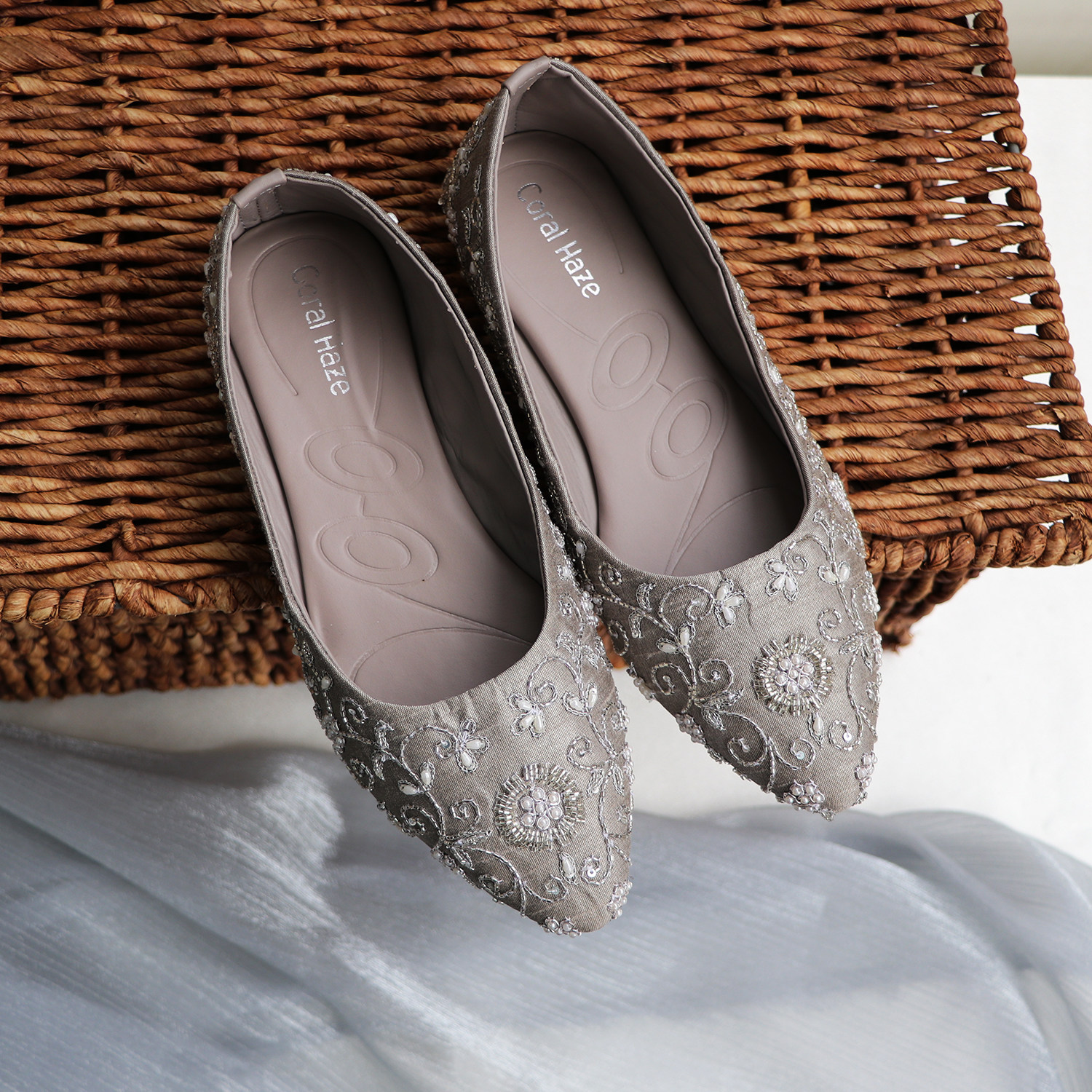 月魄灰 i 尖头平底鞋绣花鞋橡胶底百搭轻便跟脚印度全手工制作