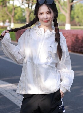 阿迪达斯三叶草女装2026夏季梭织防晒衣连帽防风衣休闲外套JD6381