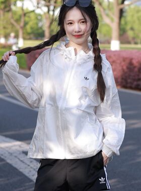 阿迪达斯三叶草女装2026夏季梭织防晒衣连帽防风衣休闲外套JD6381