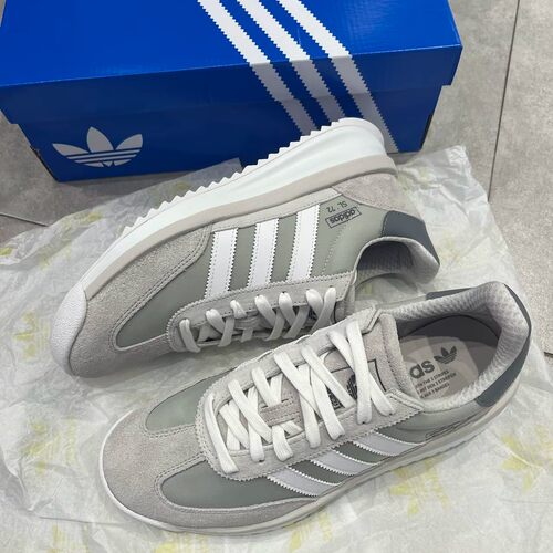 Adidas阿迪达斯运动休闲鞋