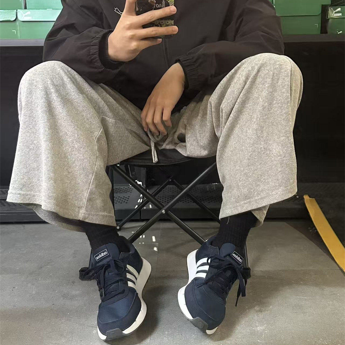 阿迪达斯男鞋女鞋冬季新款透气网面蓝色运动鞋复古跑步鞋男JS3022