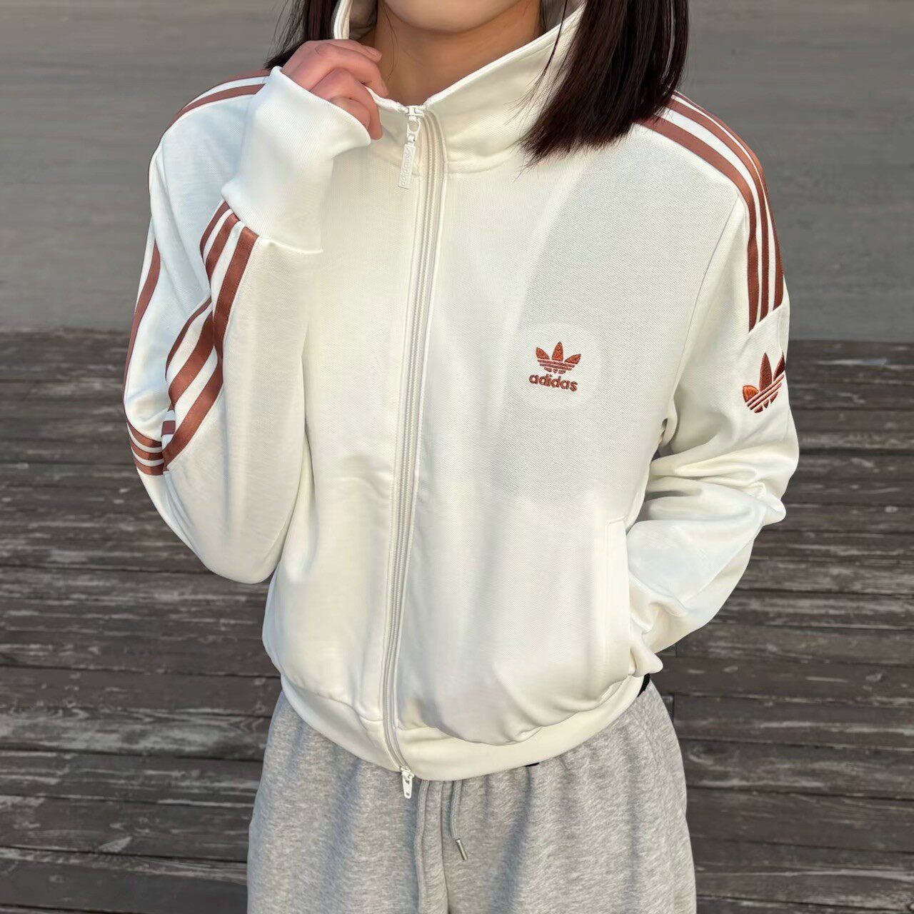 阿迪达斯三叶草外套女2026春季经典三条纹短款休闲夹克正品JI7538