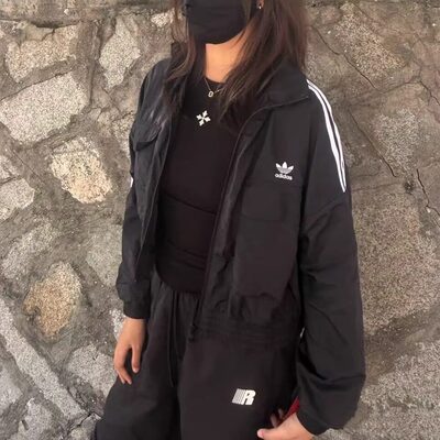 阿迪达斯三叶草女外套