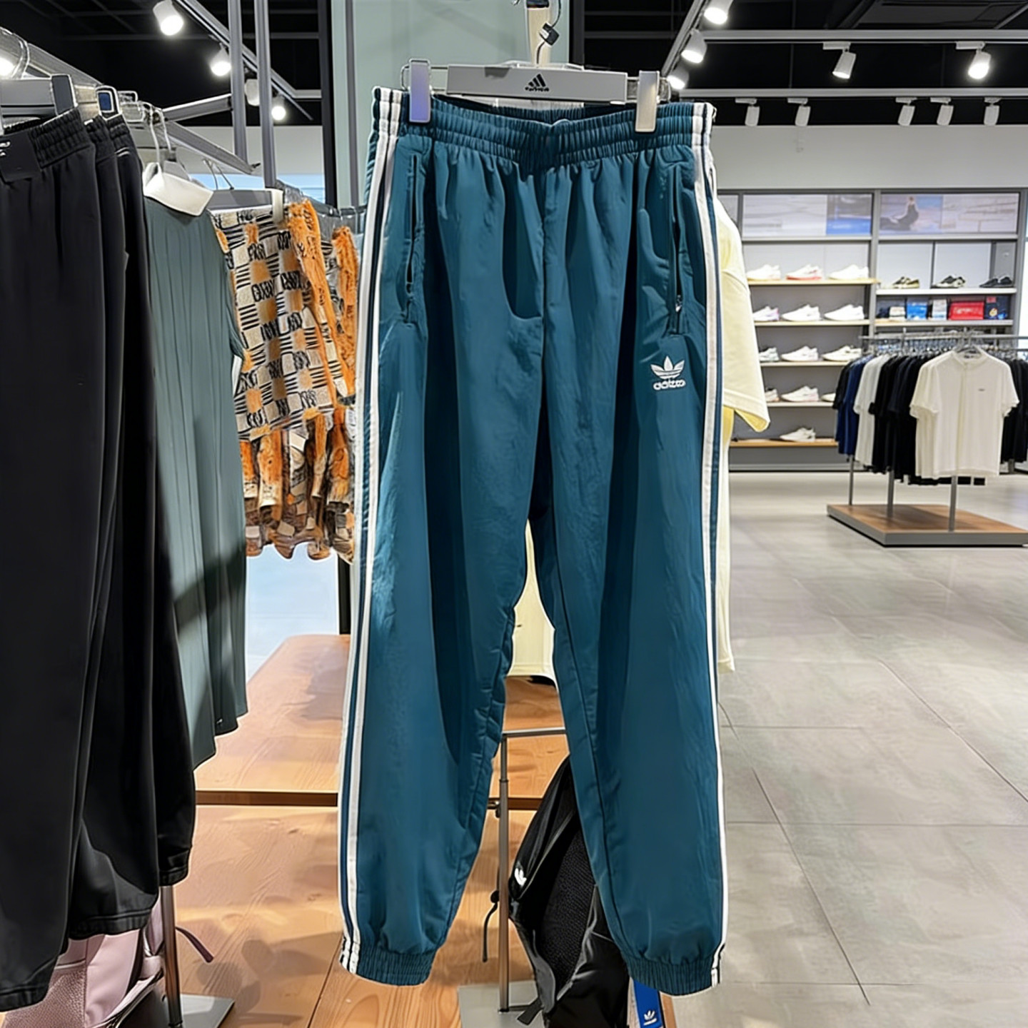 Adidas/阿迪达斯长裤男子秋季新款复古穿搭舒适束脚运动裤IZ3060