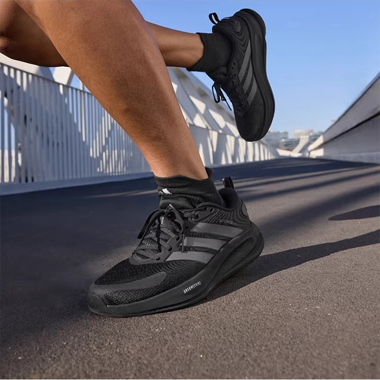 Adidas/阿迪达斯减震跑步鞋图片
