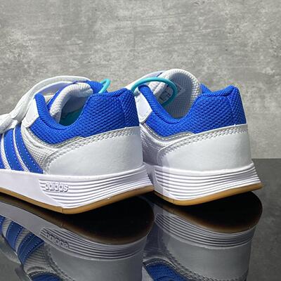 阿迪达斯正品小童运动休闲鞋