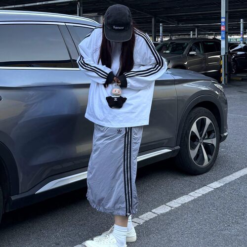 Adidas/阿迪达斯正品三叶草女士经典工装风运动半身裙JD2582