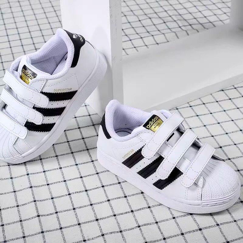 阿迪达斯正品童鞋三叶草金标贝壳头儿童女男童防滑运动板鞋EF4838