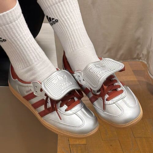Adidas/阿迪达斯女士经典运动鞋