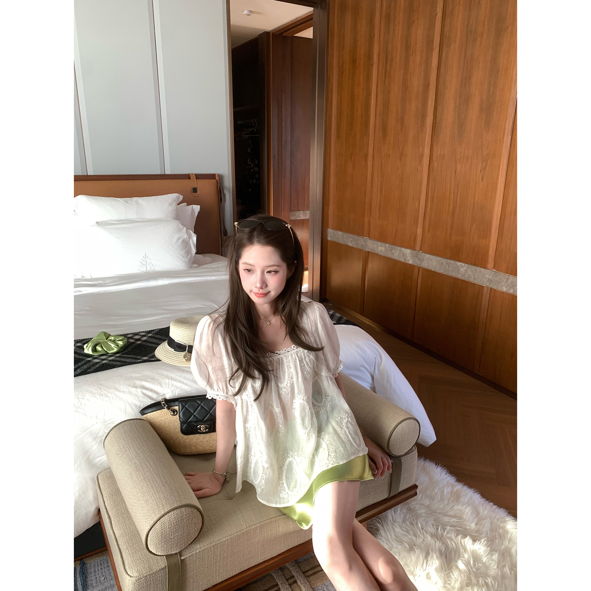 TMH刺绣蕾丝钩花塔克线衬衫女图片