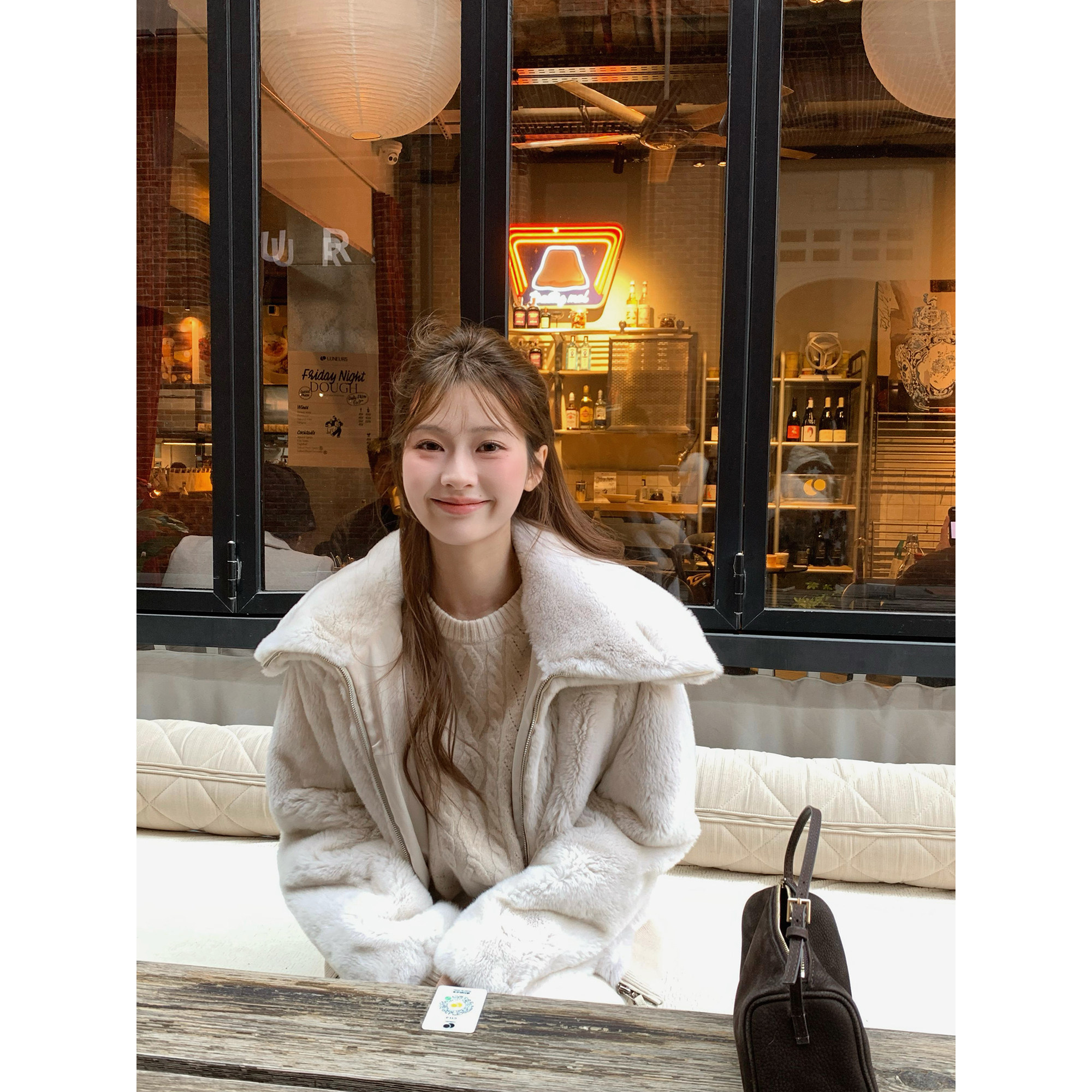 【现货】雪绒獭兔毛大翻领真皮草女冬皮毛一体保暖毛茸茸短外套