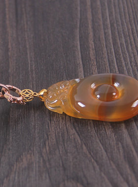新品上市天然红玛瑙时尚风吊坠