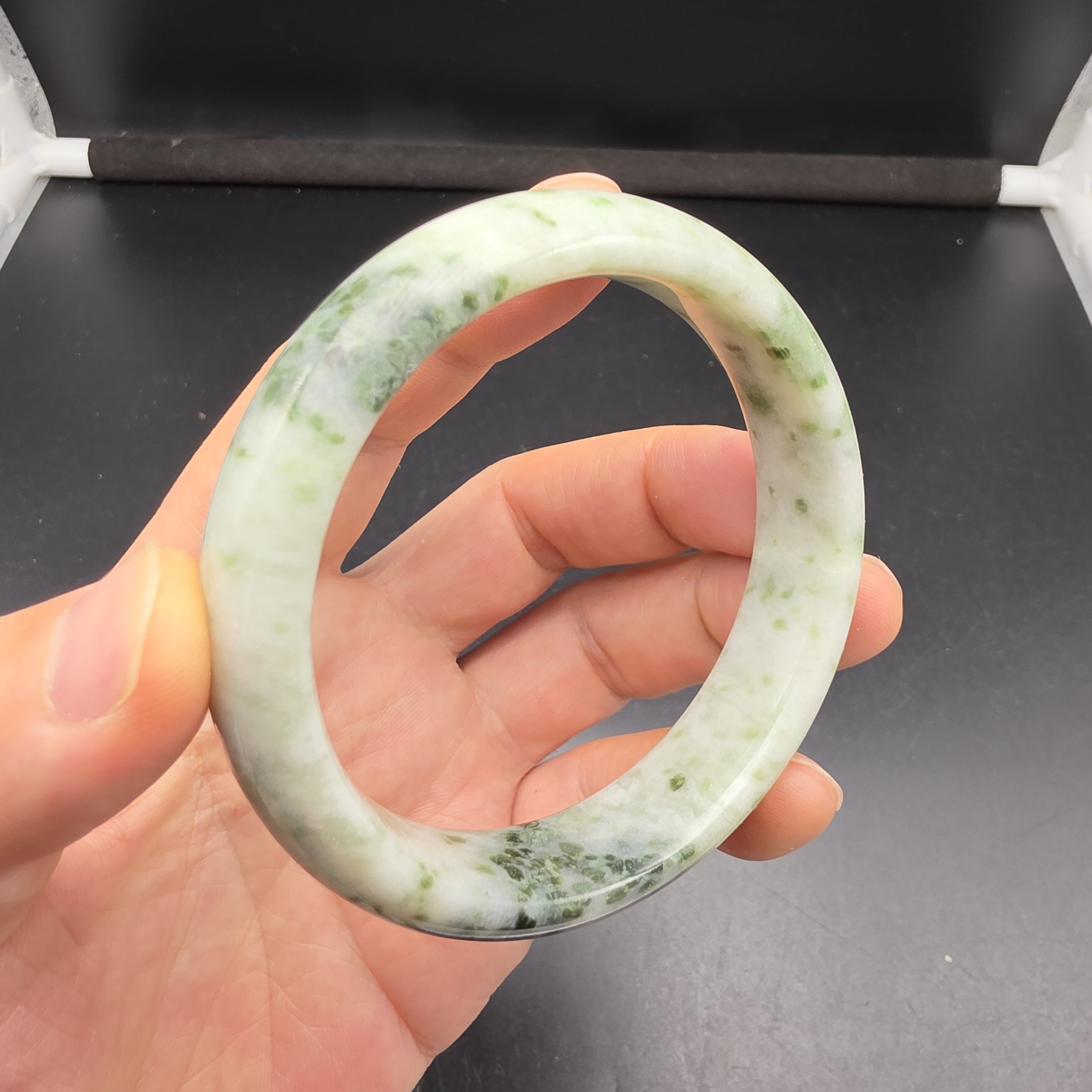 独山玉独玉白底青花玉料60MM圈口扁条手镯玉镯子61MM