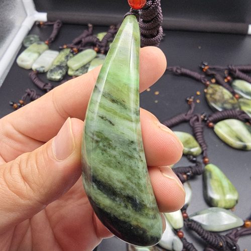 南阳玉独山玉独玉翠黄透水青白料随形吊坠平安无事牌挂件龙牙玉坠