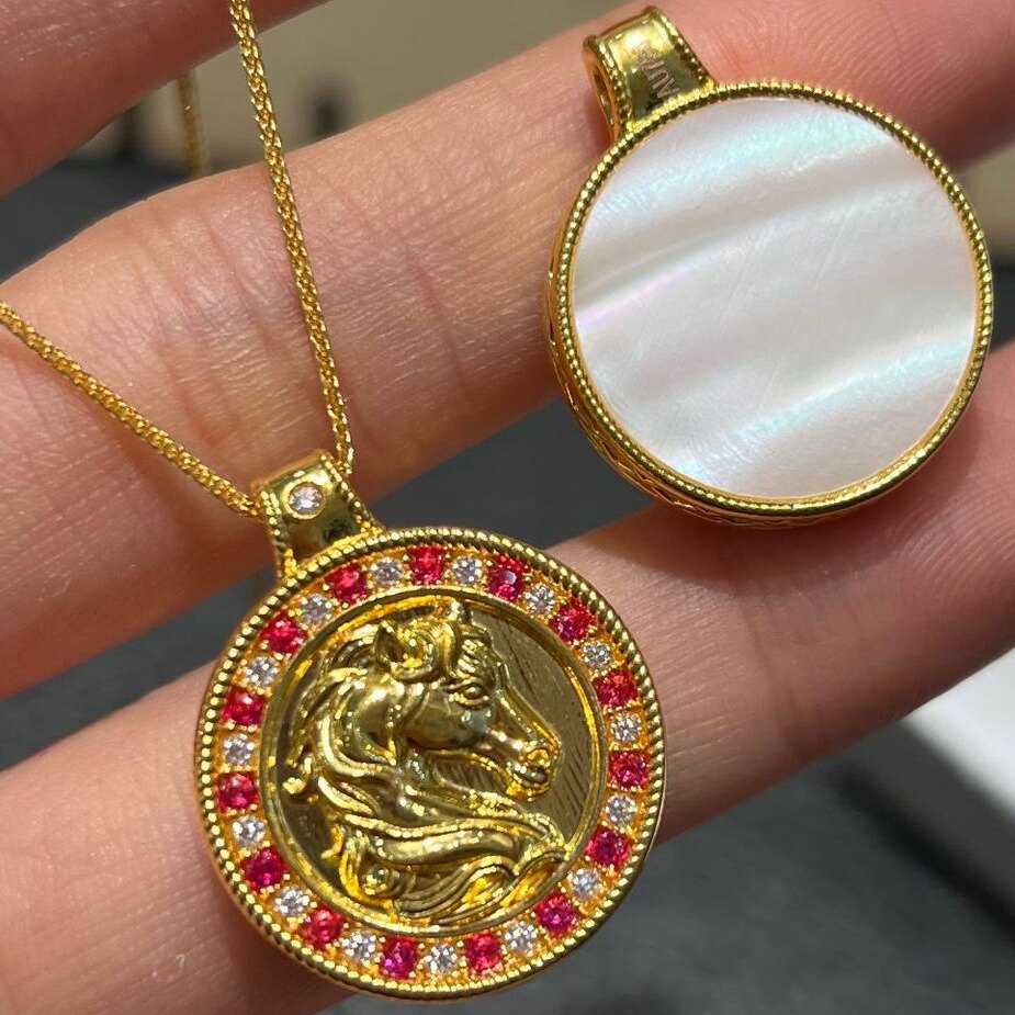 18k金马上成功罗盘吊坠au750彩金白贝莫桑高级感项链轻奢小众设计