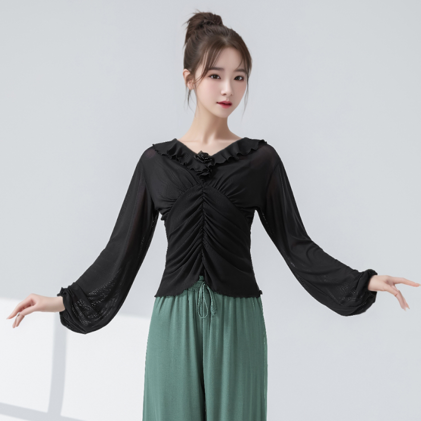 古典舞服女前抽褶灯笼袖荷叶领口