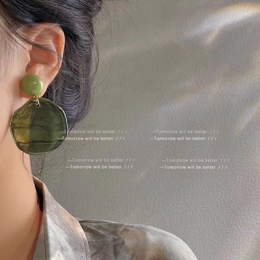 王菲同款虾片橄榄绿晕染耳环女夸张设计感不规则2025气质独特耳饰