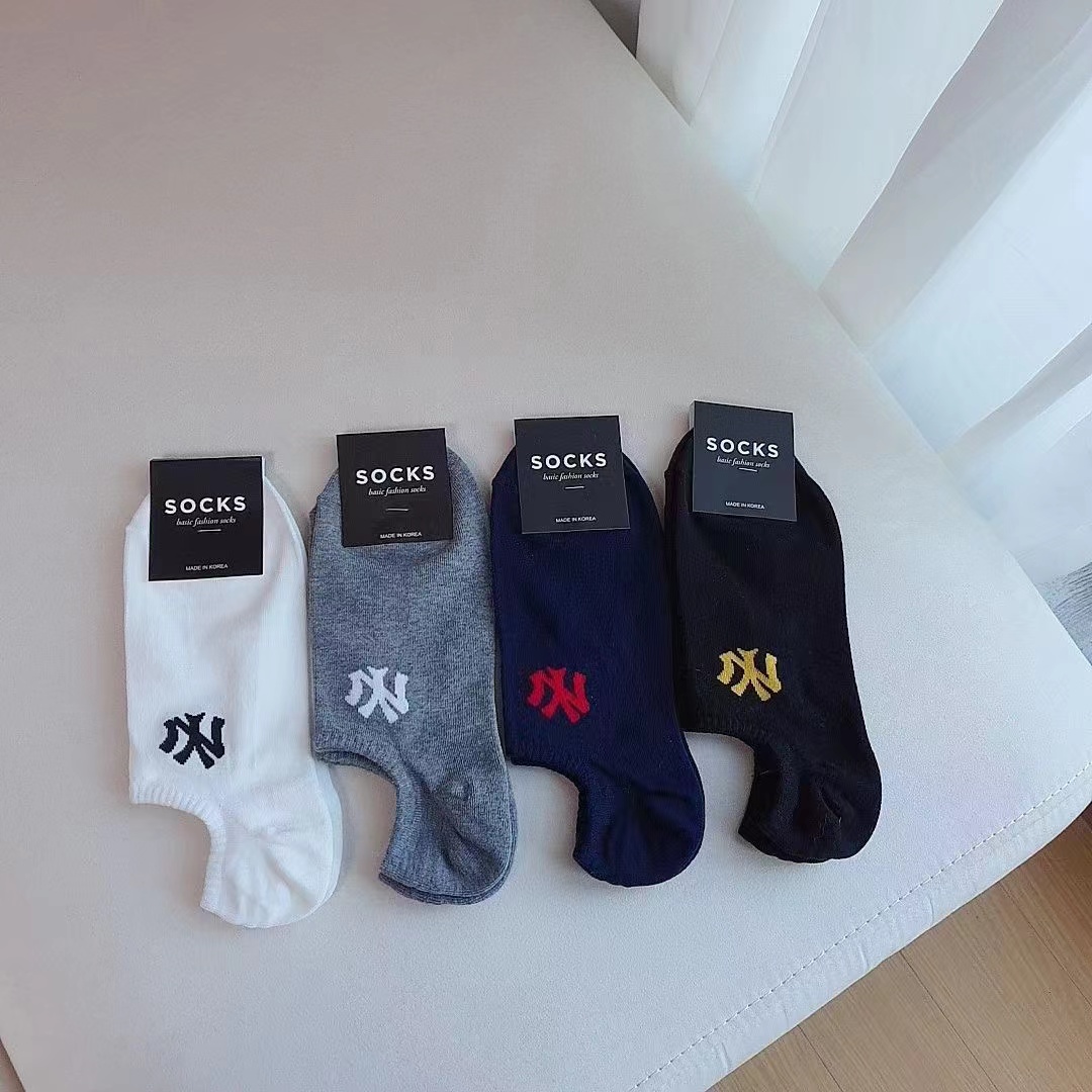 【满五双包邮】举举家男女同款字母简约硅胶不掉跟隐形袜短袜情侣