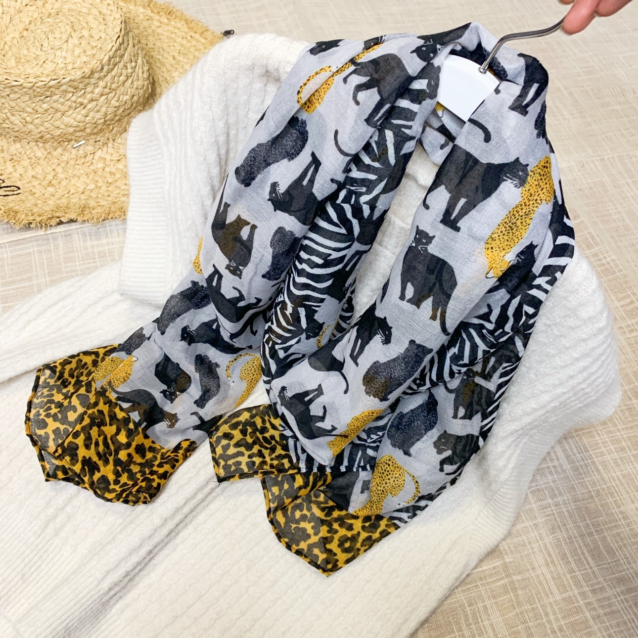 豹富!小豹子印花长款薄春秋披肩秋冬百搭围巾度假防晒丝巾围脖女