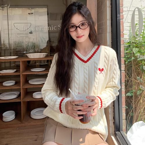 cozydays 白色麻花刺绣羊毛针织衫女秋冬新款宽松慵懒风套头毛衣