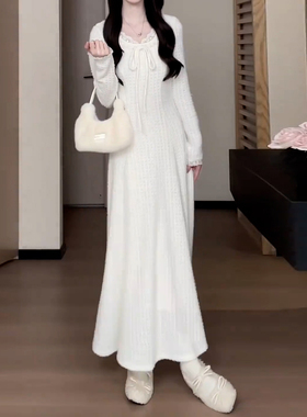 白色长袖针织连衣裙子女秋冬季2025新款巨好看配大衣打底内搭长裙