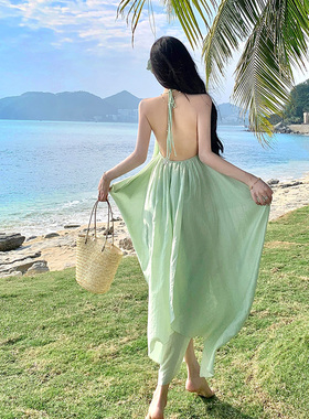 纯欲性感露背挂脖吊带连衣裙女夏季度假褶皱长裙绿色显白裙子