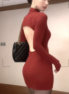 Fart Shop炽热晚潮 酒红色带绒高领露背秋冬圣诞包臀连衣裙