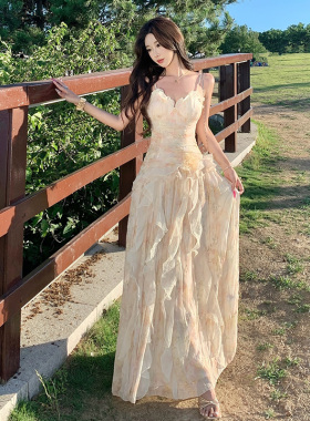 夏季法式浪漫印花吊带荷叶边连衣裙女高级感重工仙女海边度假长裙