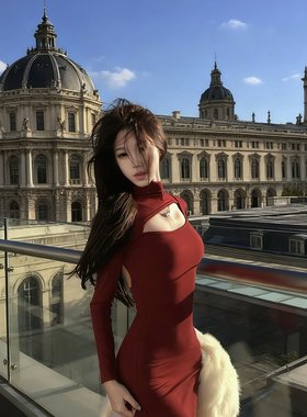 Teptdc |原创赤焰缪斯圣诞酒红解构镂空露背包臀连衣裙2025新款