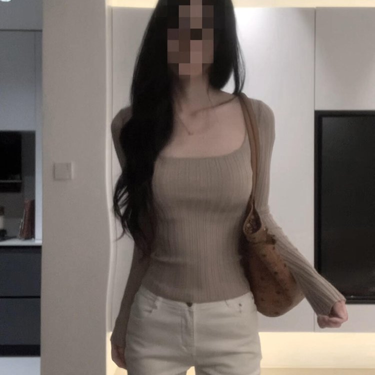 何晨曦 方领露锁骨小心机针织衫毛衣辣妹秋冬修身显瘦打底长袖T恤