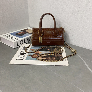 2025新款时尚鳄鱼纹迷你小方包百搭定型手提包质感链子单肩斜跨包