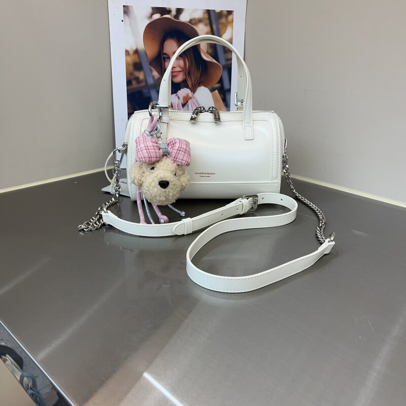 2026新款时尚油蜡皮迷你波士顿枕头包纯色手提包链子拼接单肩斜跨