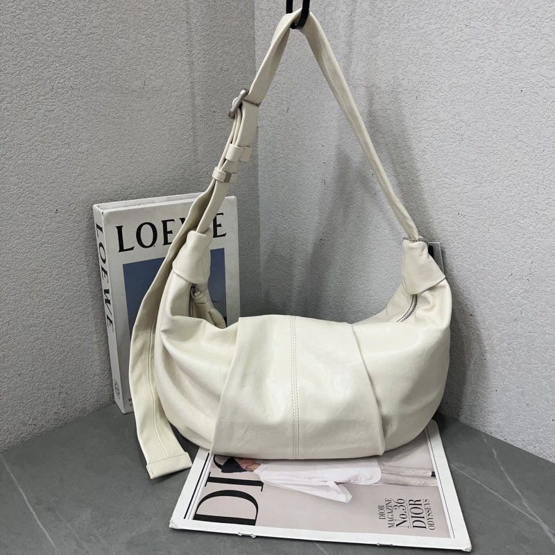 2026新款韩版时尚饺子包休闲慵懒风宽带单肩包褶皱软皮百搭斜跨包