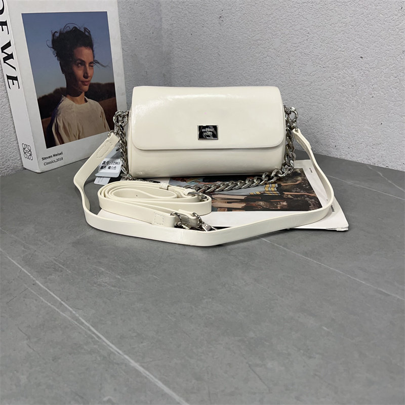 2026新款韩版时尚油蜡皮圆筒包简约百搭链子手提包休闲单肩斜跨包