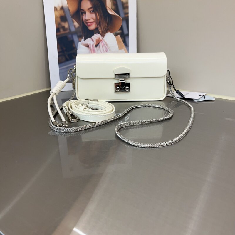 2026新款时尚油蜡皮迷你小方包质感百搭锁扣链子单肩包百搭斜跨包